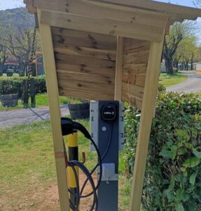 borne recharge de véhicules électrique dans un camping d'Ardèche